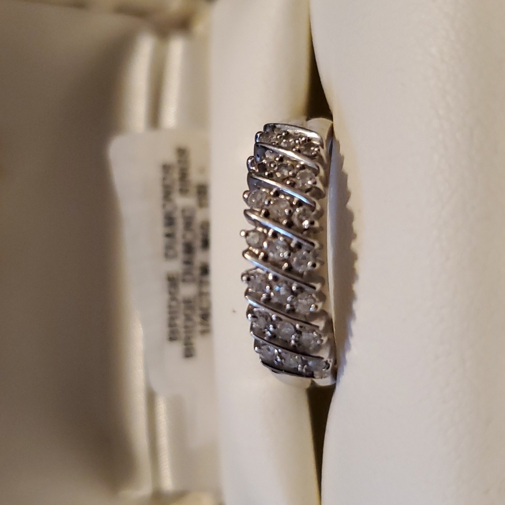 Macys Diamond 3 Row 14k White Gold Ring - Size 6 Used